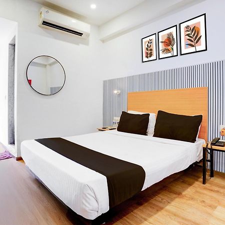 Townhouse Khar The Habitat Hotel Mumbai Ngoại thất bức ảnh