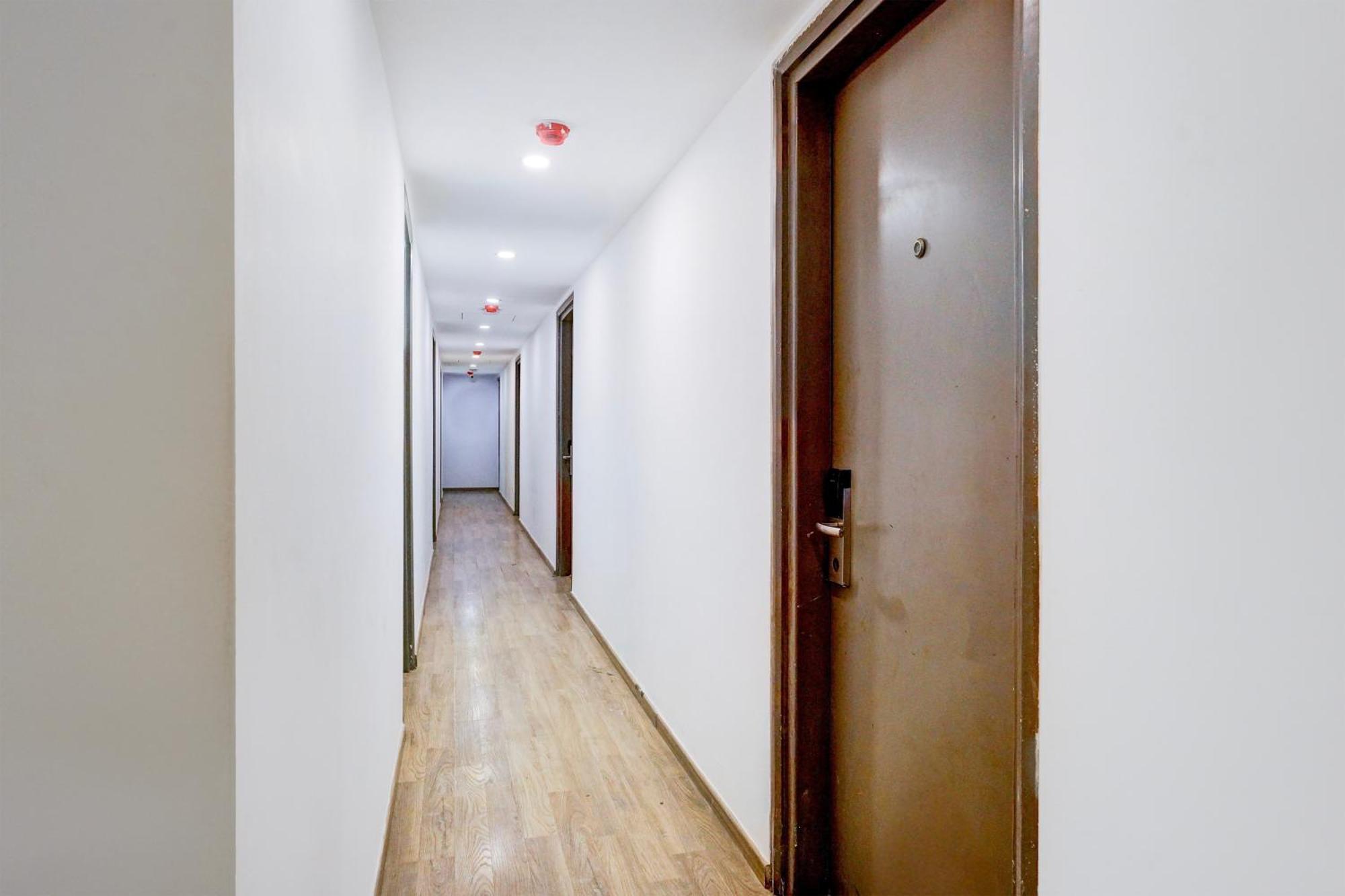 Townhouse Khar The Habitat Hotel Mumbai Ngoại thất bức ảnh