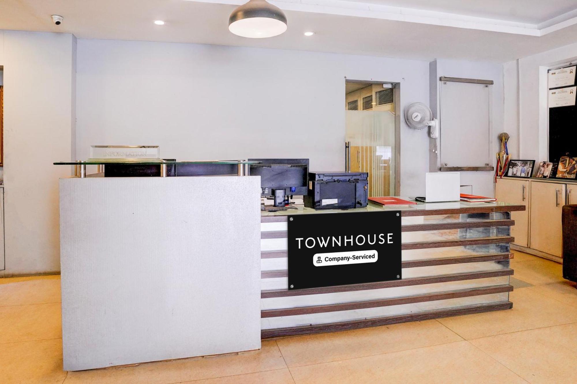 Townhouse Khar The Habitat Hotel Mumbai Ngoại thất bức ảnh