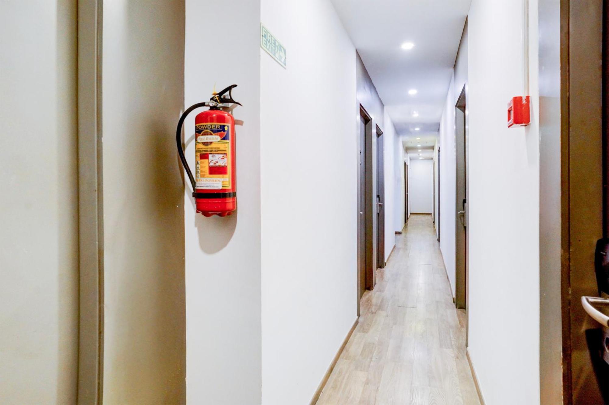 Townhouse Khar The Habitat Hotel Mumbai Ngoại thất bức ảnh