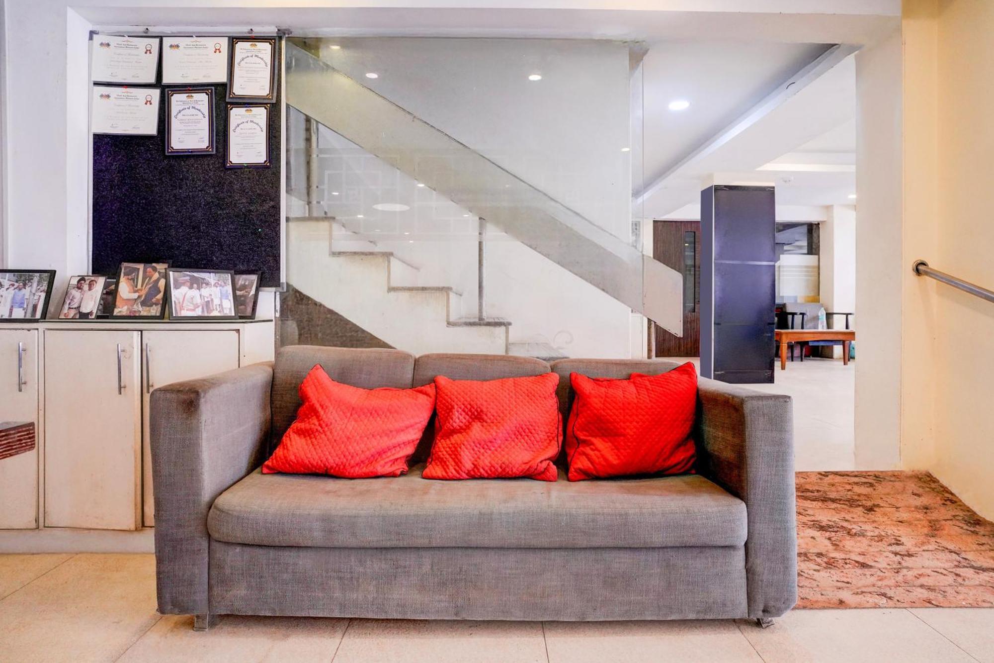 Townhouse Khar The Habitat Hotel Mumbai Ngoại thất bức ảnh
