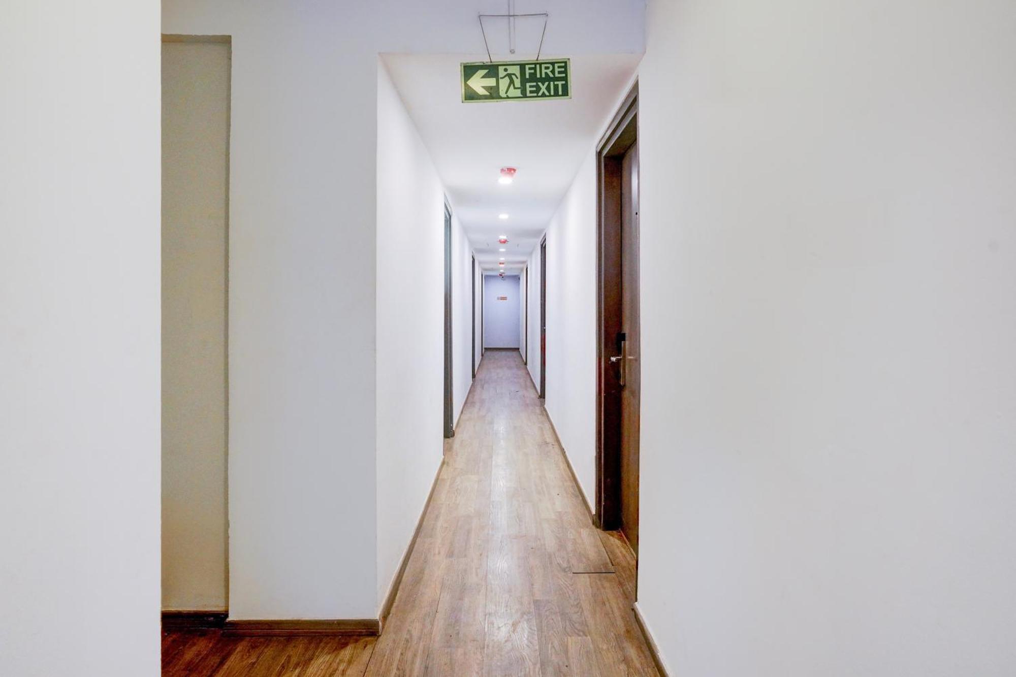 Townhouse Khar The Habitat Hotel Mumbai Ngoại thất bức ảnh